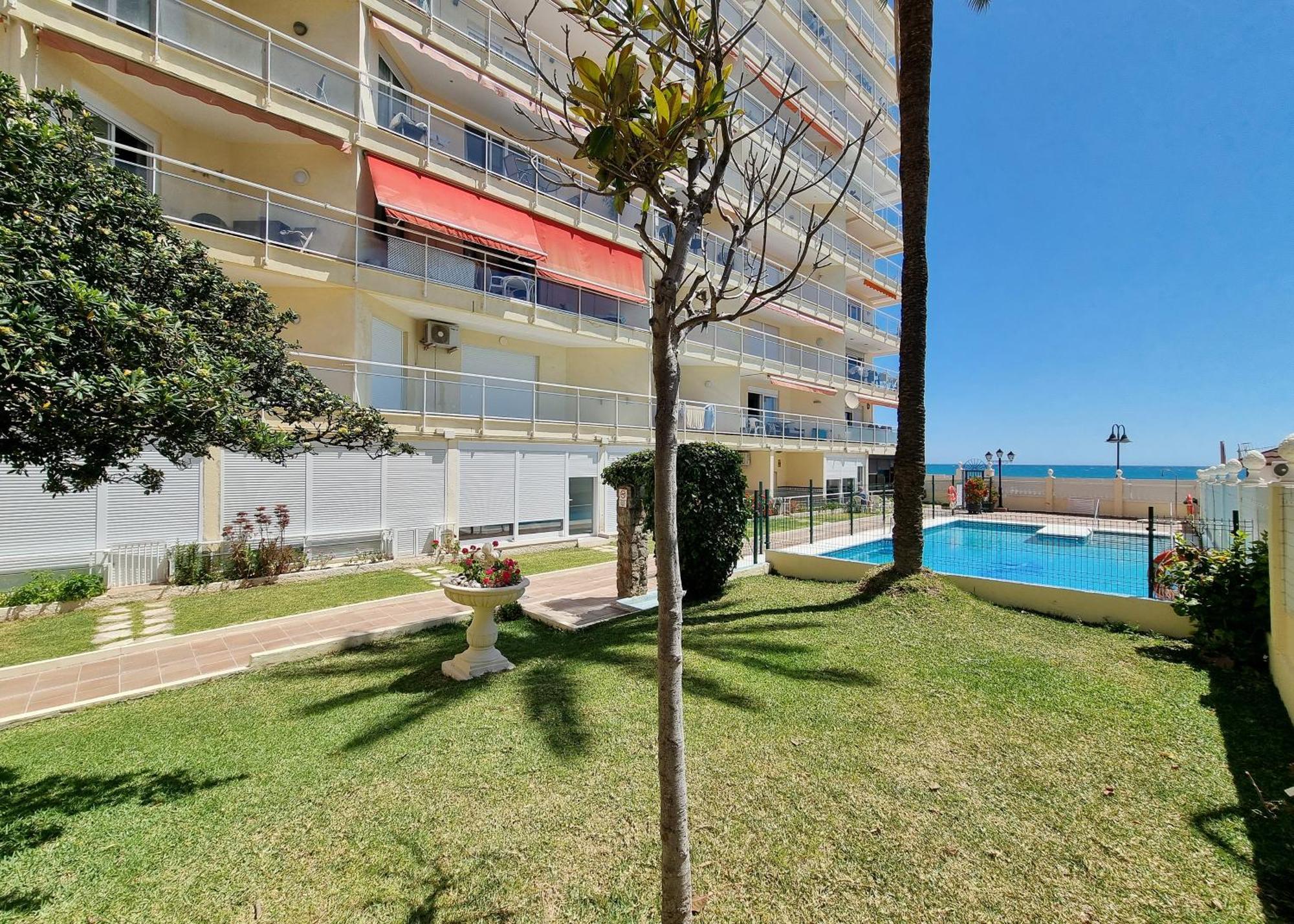 Tinoko Apartament In La Carihuela Beach Torremolinos Exterior photo